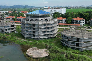 Dự án Khách sạn 5 sao hơn 3.800 tỷ đồng bị bỏ hoang tại Ninh Bình Dự án Khách sạn 5 sao hơn 3.800 tỷ đồng bị bỏ hoang tại Ninh Bình